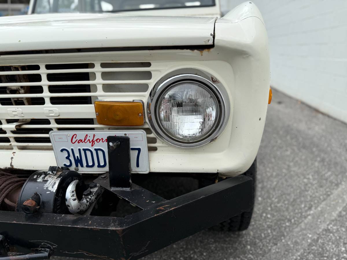Ford-bronco-1970-white-10