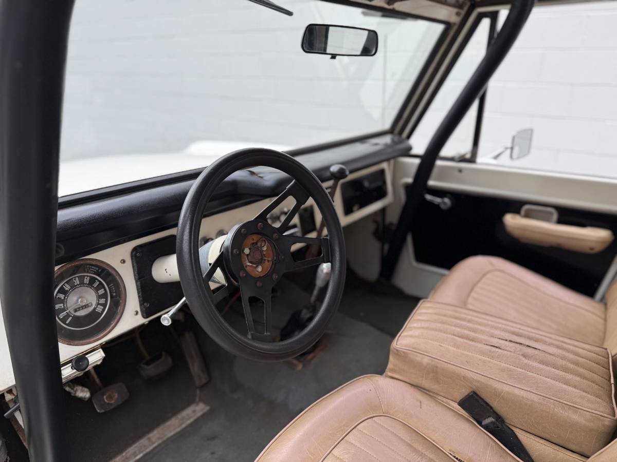 Ford-bronco-1970-white-11