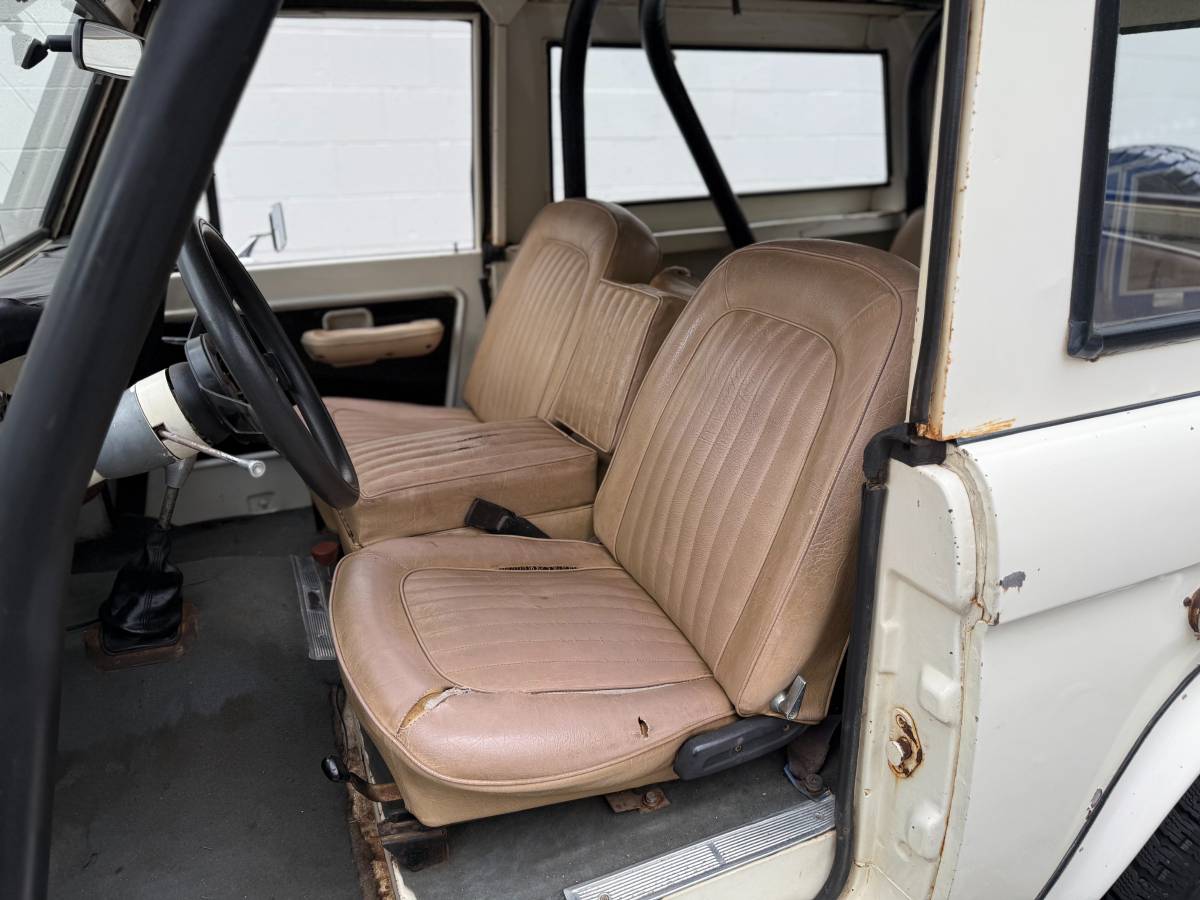 Ford-bronco-1970-white-12