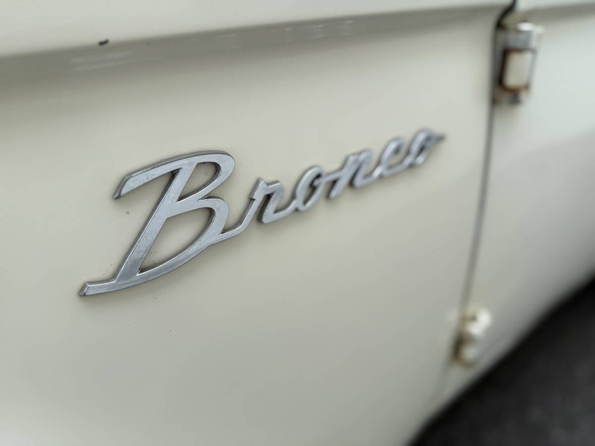Ford-bronco-1970-white-15