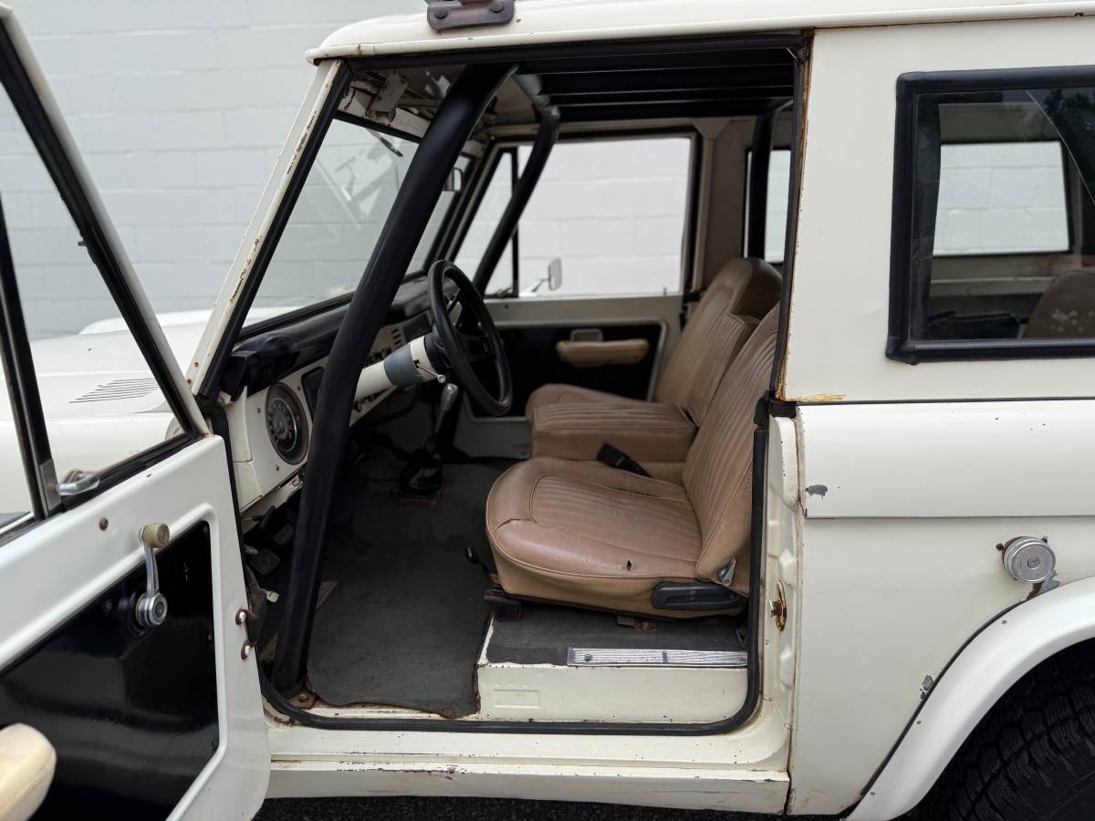 Ford-bronco-1970-white-19
