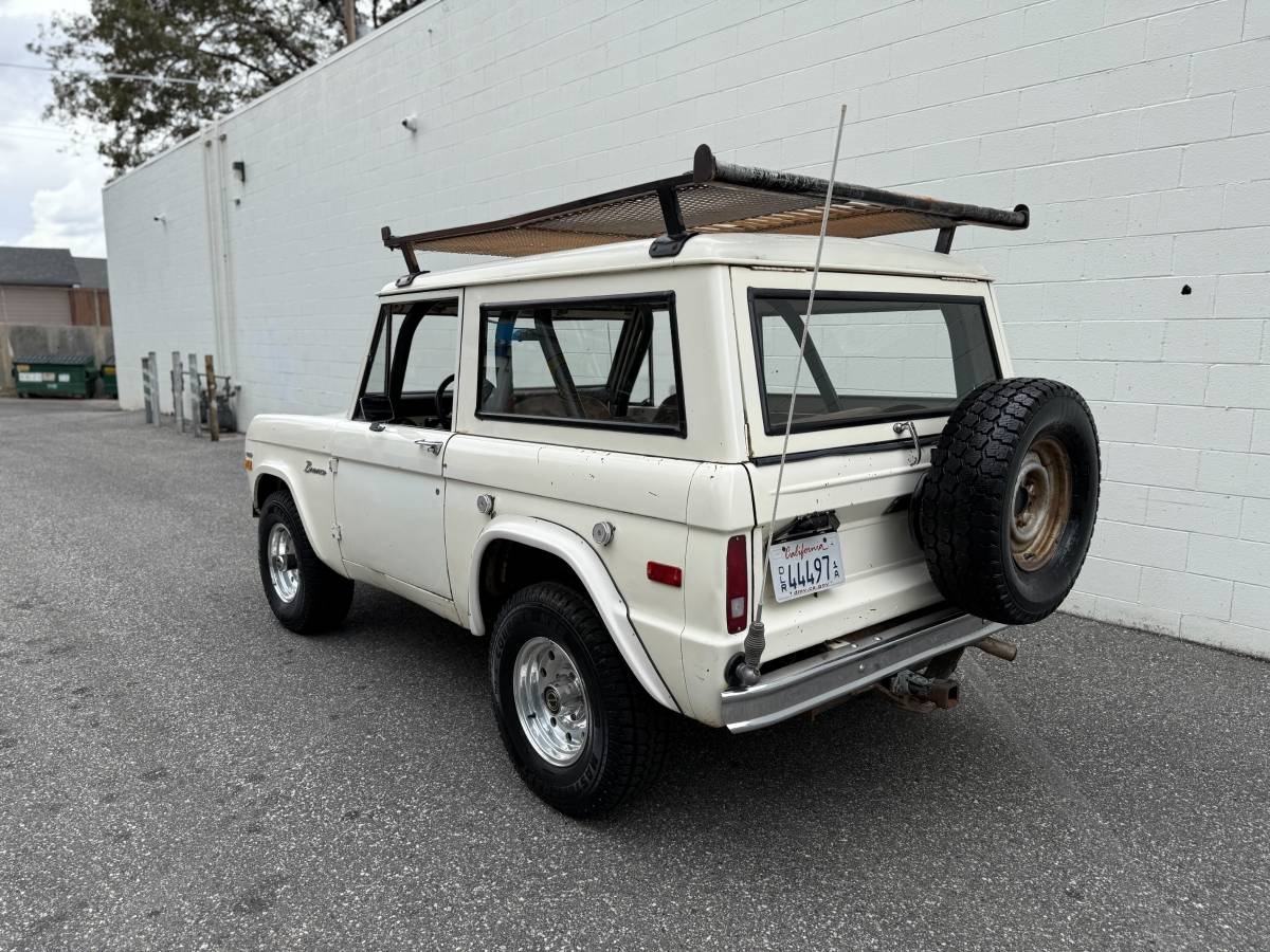 Ford-bronco-1970-white-2