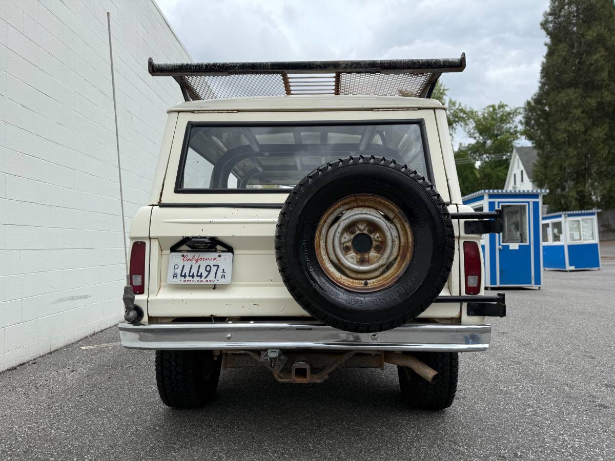 Ford-bronco-1970-white-4