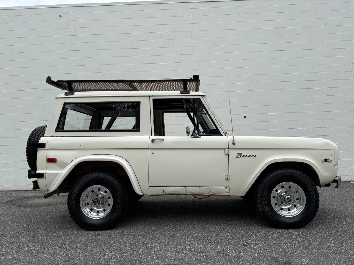 Ford-bronco-1970-white-5