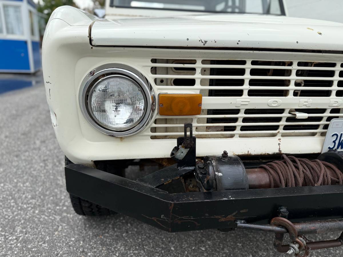 Ford-bronco-1970-white-9