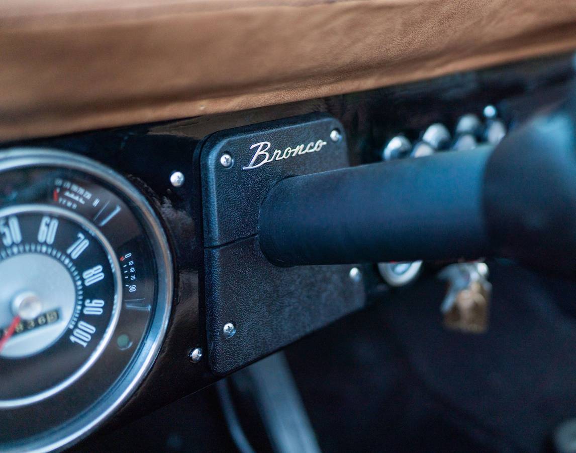 Ford-bronco-1973-black-15