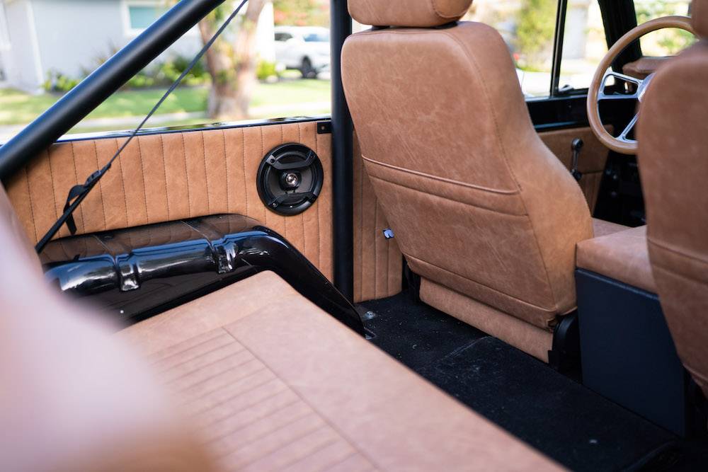 Ford-bronco-1973-black-5