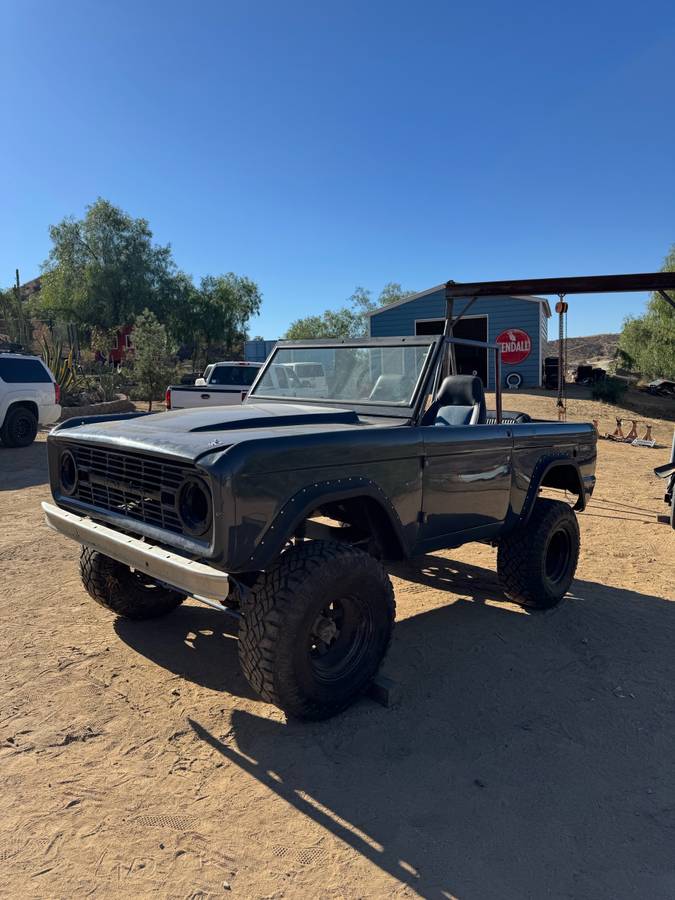 Ford-bronco-1974-black-1