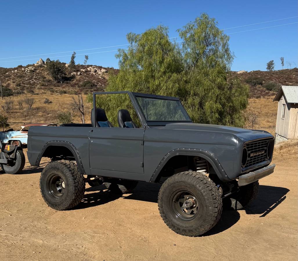 Ford-bronco-1974-black-10