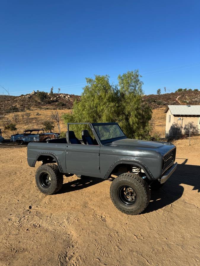 Ford-bronco-1974-black-3