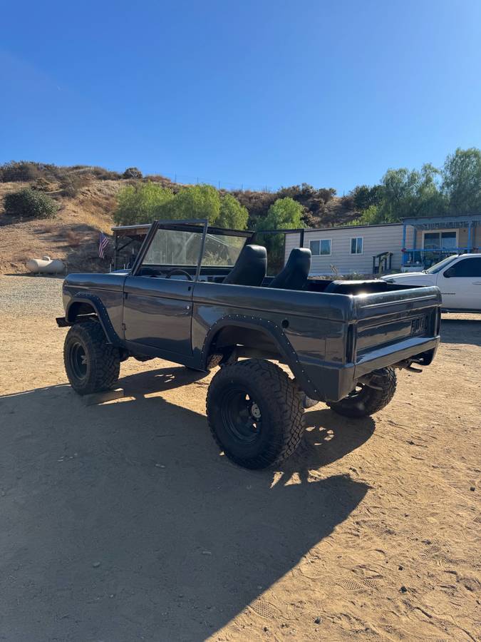 Ford-bronco-1974-black