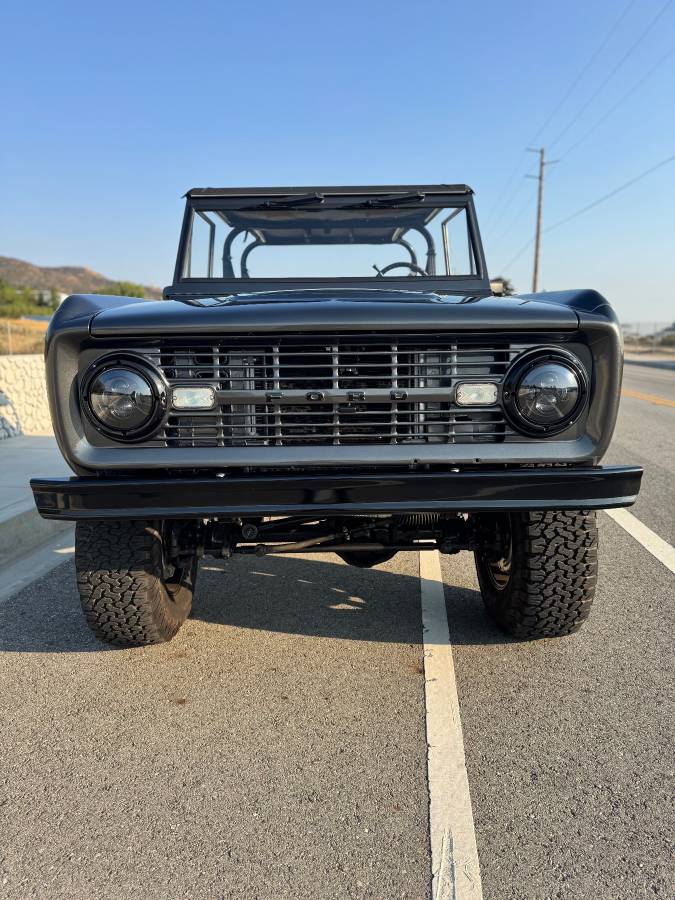 Ford-bronco-1975-1
