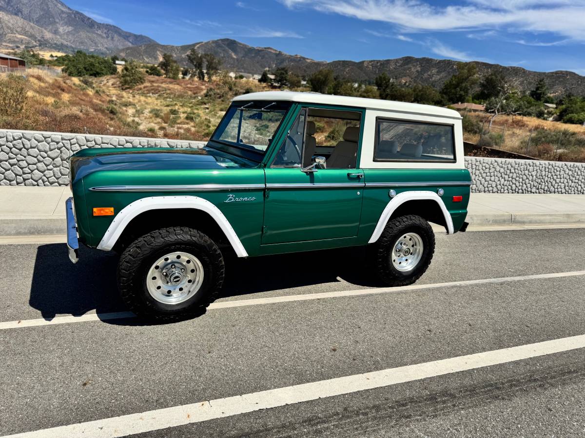 Ford-bronco-1975-10