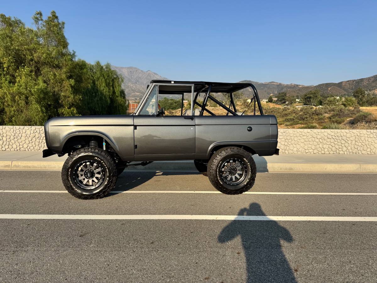 Ford-bronco-1975-12
