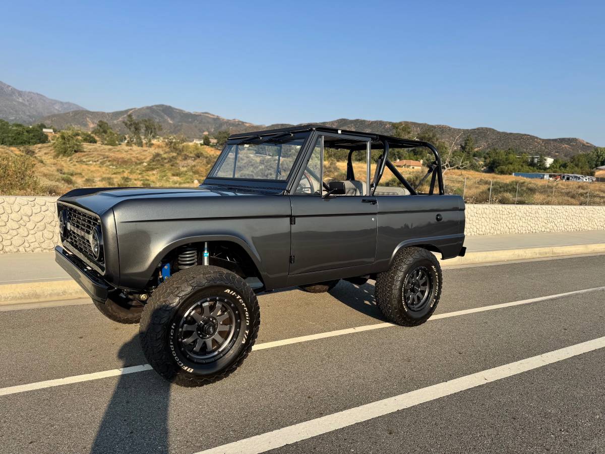 Ford-bronco-1975-4