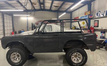 Ford-bronco-1975-grey