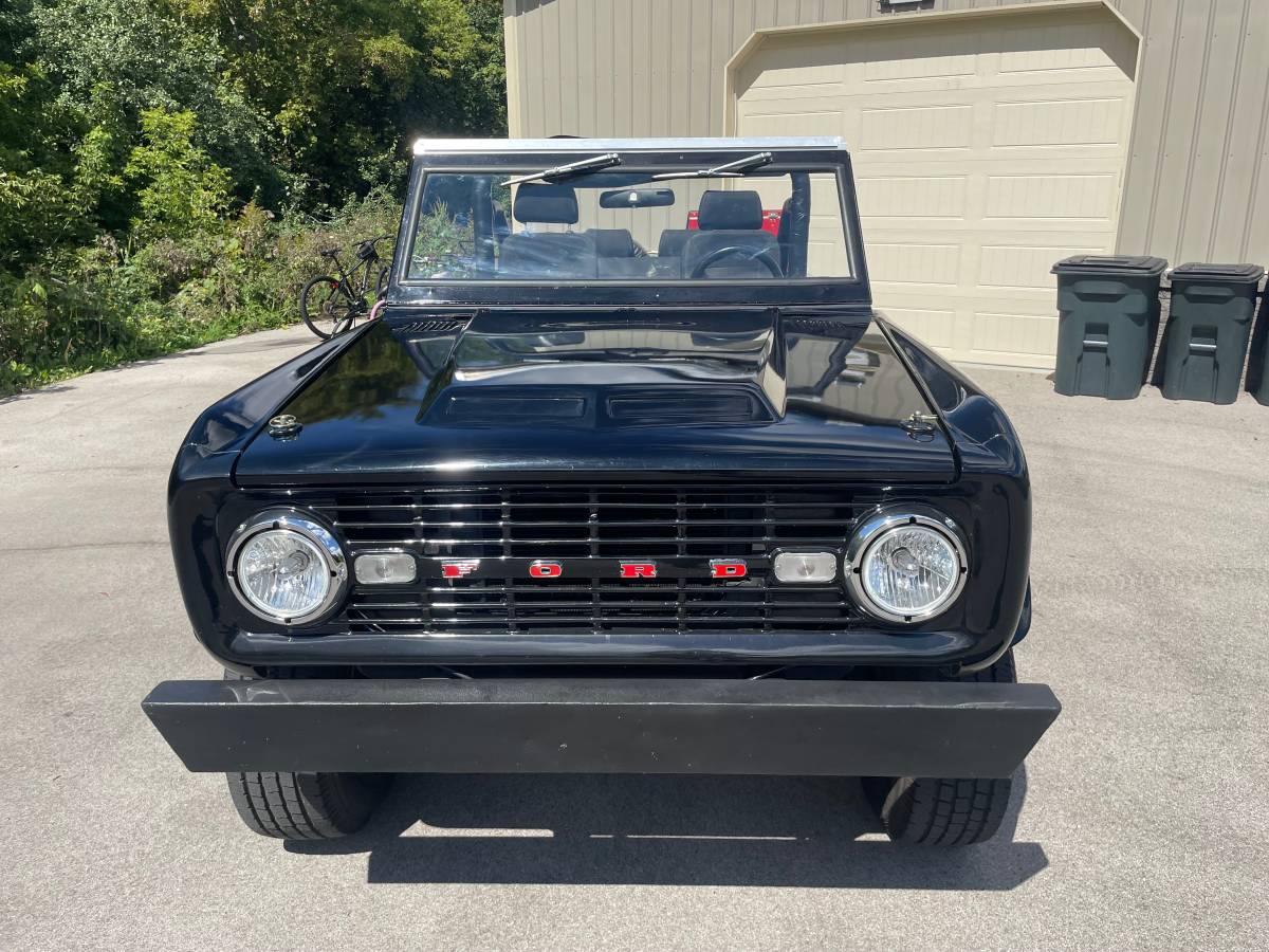 Ford-bronco-1976-black-3