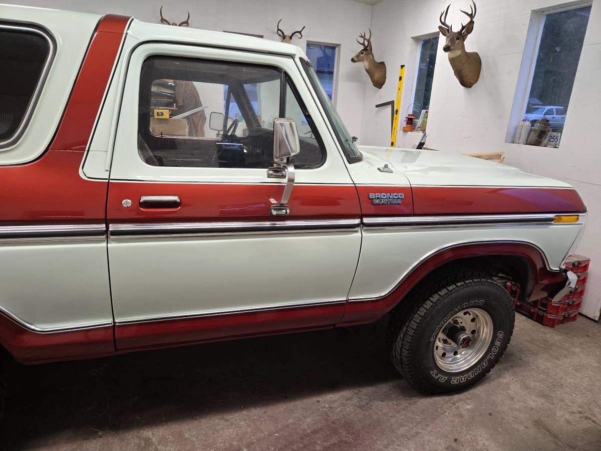 Ford-bronco-1978-red-2