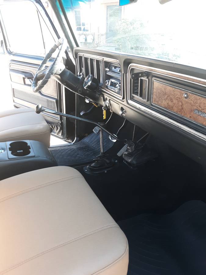 Ford-bronco-1979-black-10