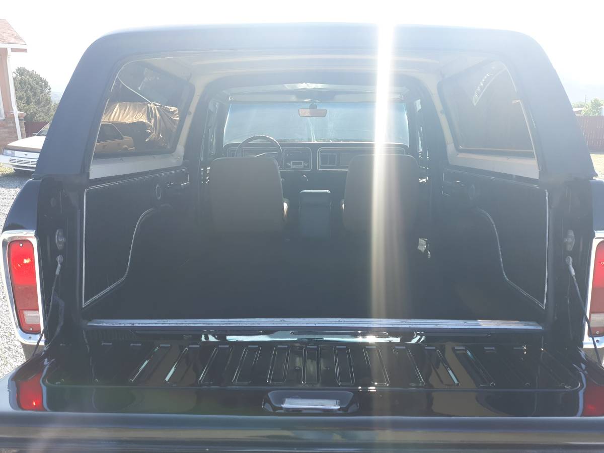 Ford-bronco-1979-black-13