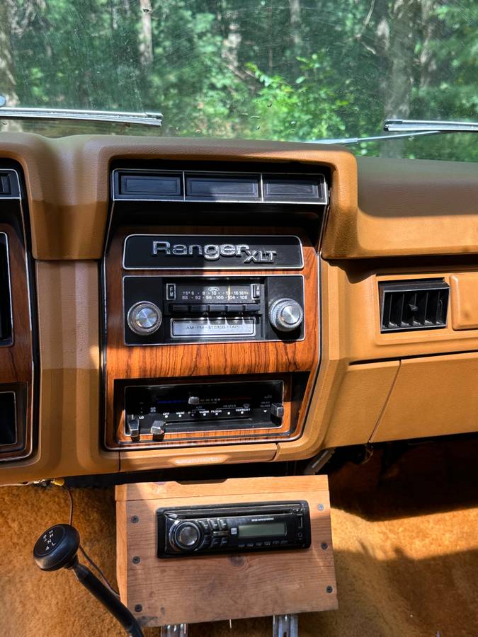 Ford-bronco-1980-brown-19
