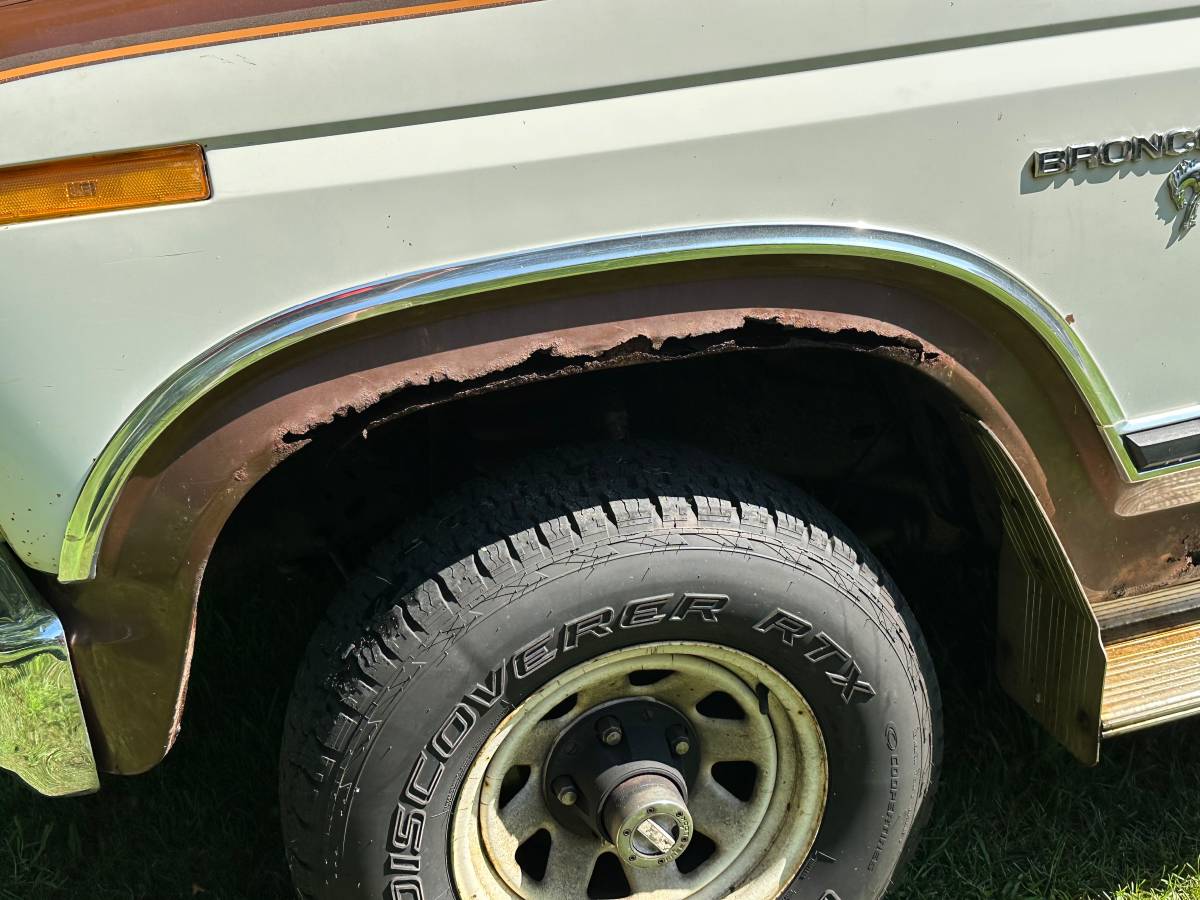 Ford-bronco-1980-brown-3