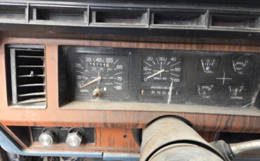 Ford-bronco-1981-grey-12