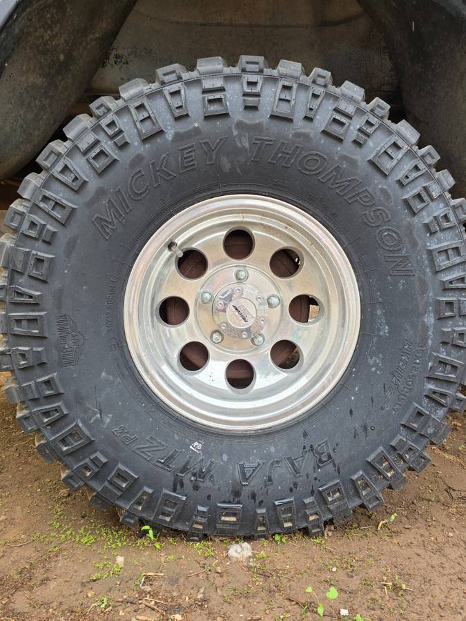 Ford-bronco-1981-grey-5