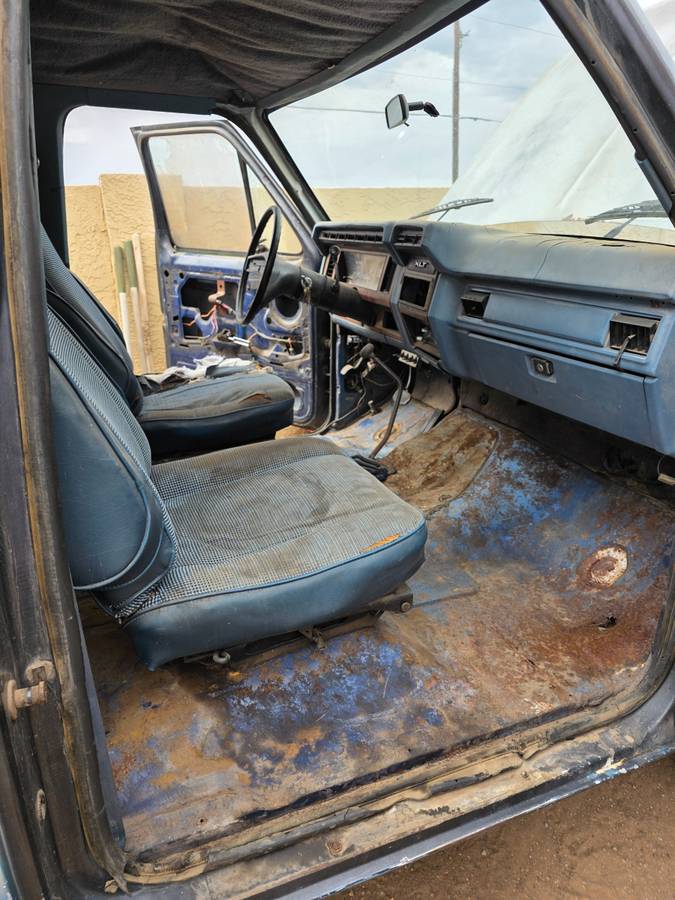 Ford-bronco-1981-grey-6