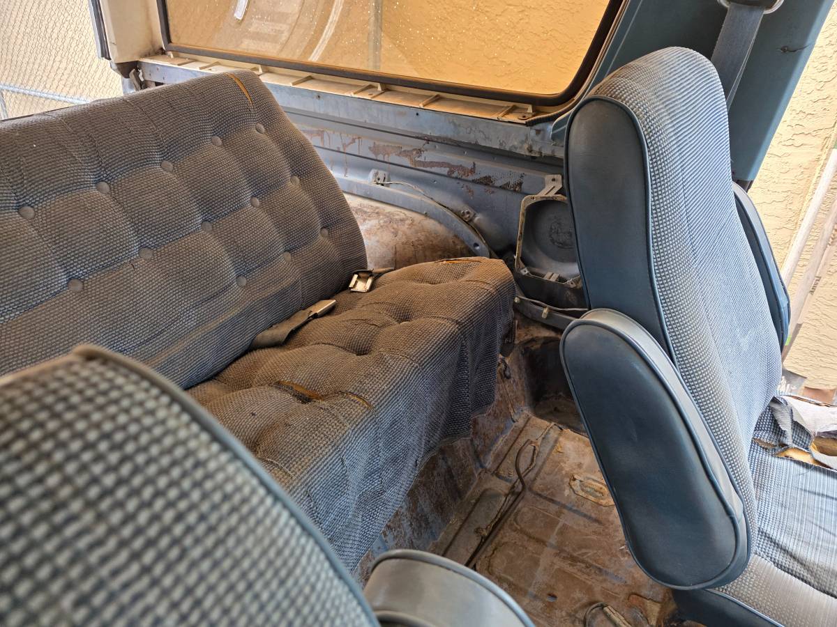 Ford-bronco-1981-grey-7