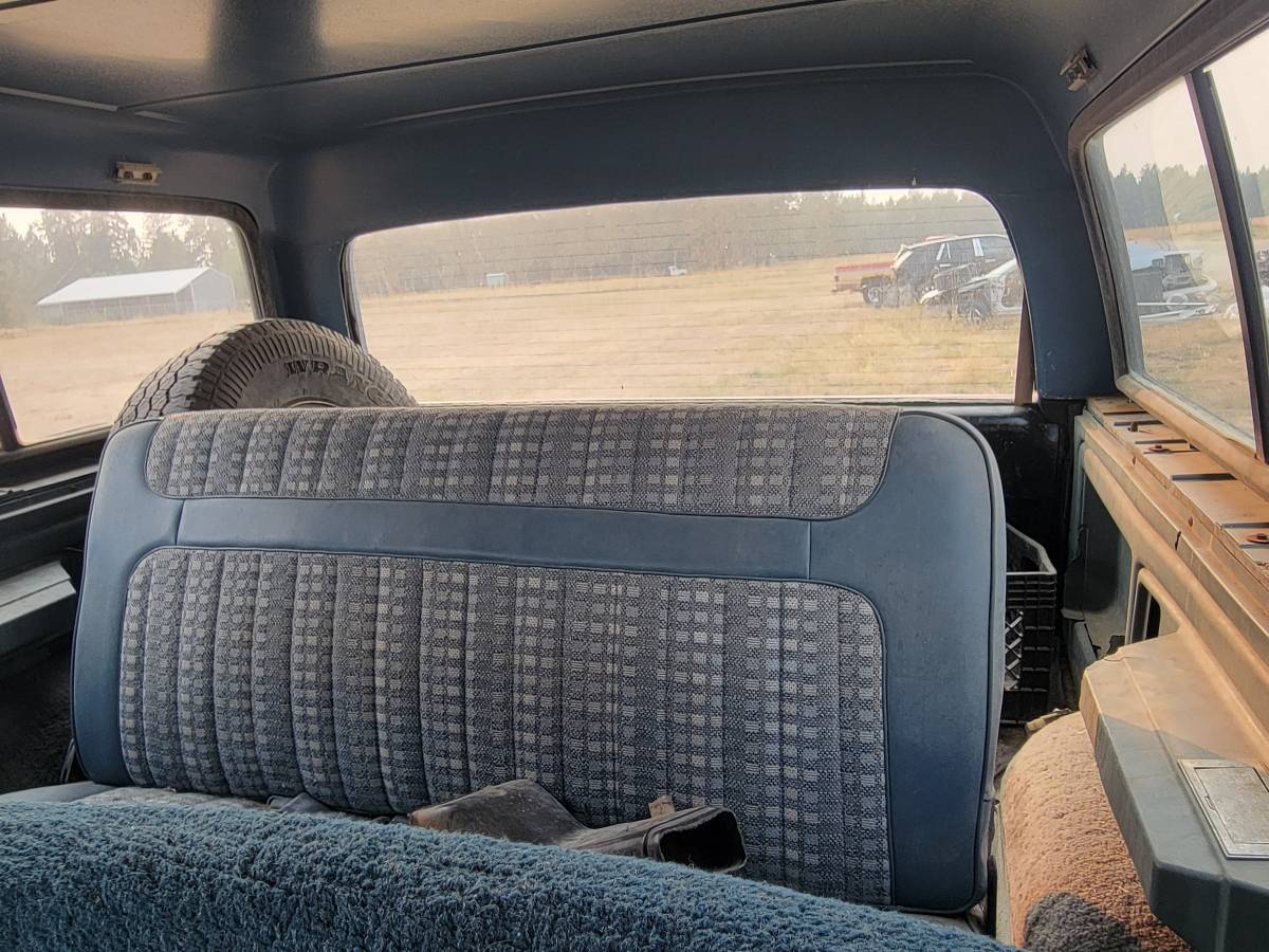 Ford-bronco-1981-silver-3