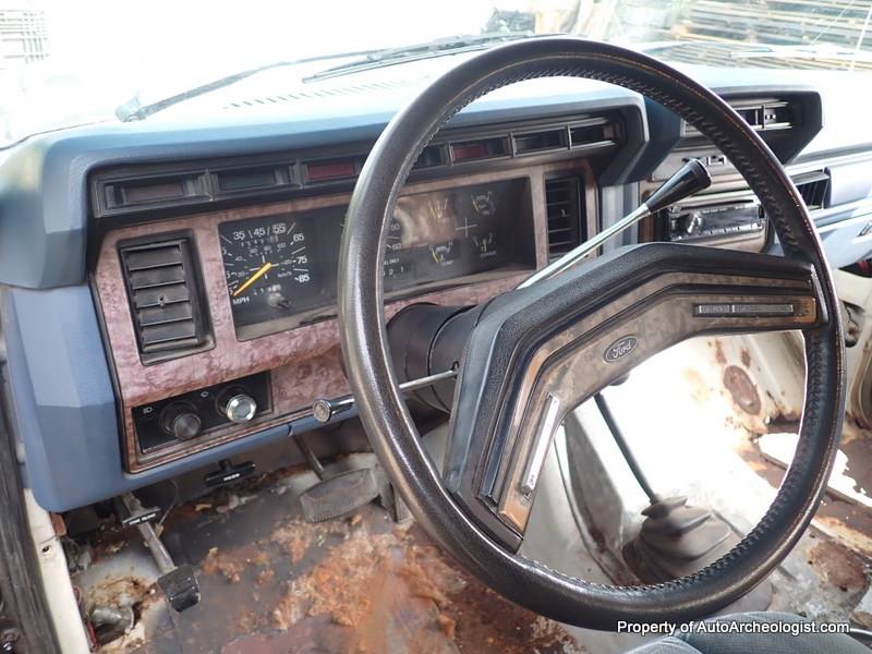 Ford-bronco-1985-grey-1