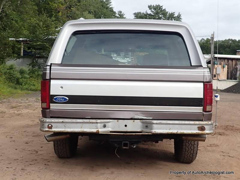 Ford-bronco-1985-grey-12