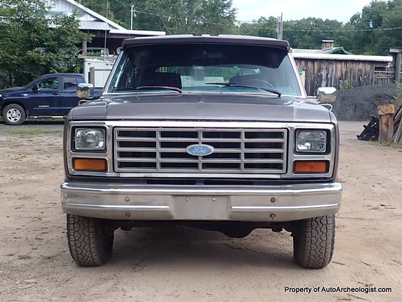 Ford-bronco-1985-grey-26