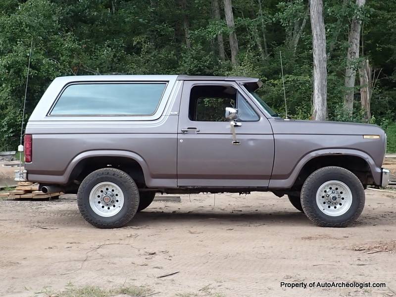 Ford-bronco-1985-grey-28