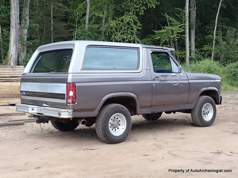 Ford-bronco-1985-grey-29