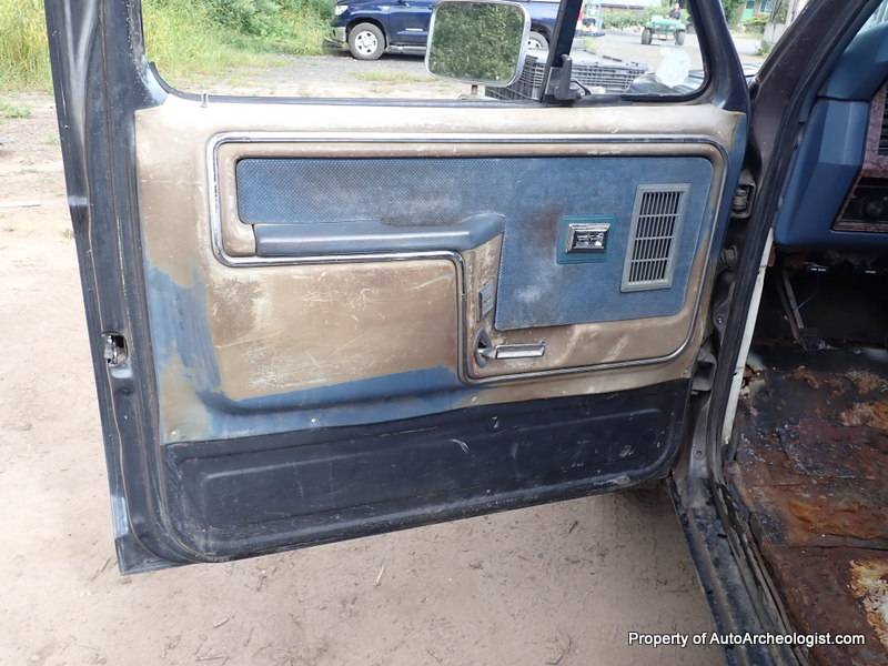 Ford-bronco-1985-grey-31