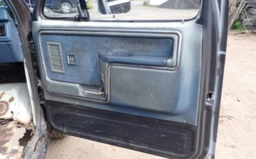 Ford-bronco-1985-grey-36