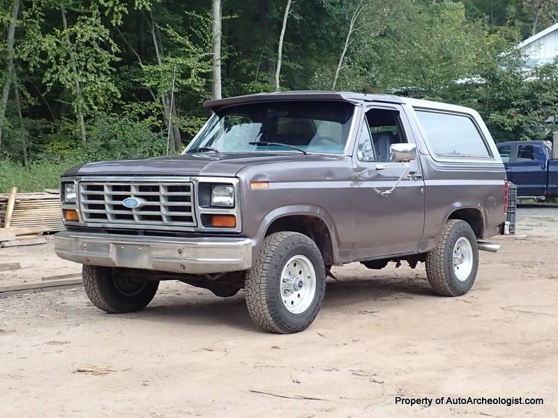 Ford-bronco-1985-grey-9