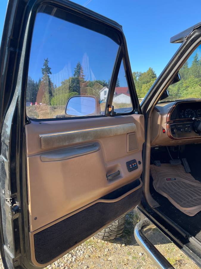 Ford-bronco-1987-black-1