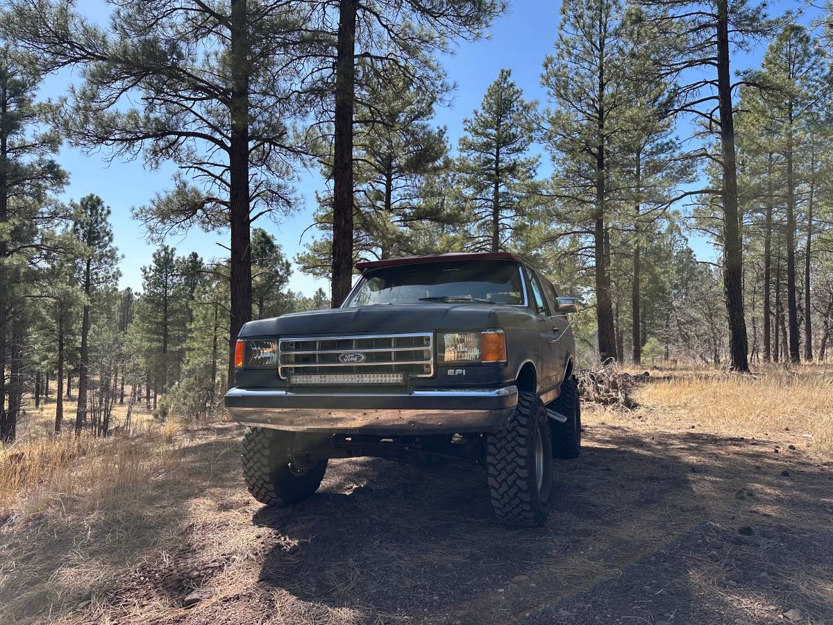 Ford-bronco-1988-black-2
