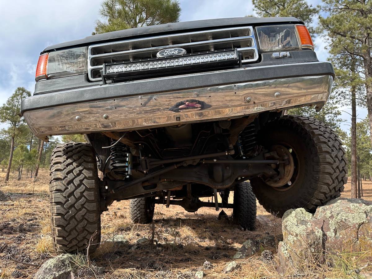 Ford-bronco-1988-black-4