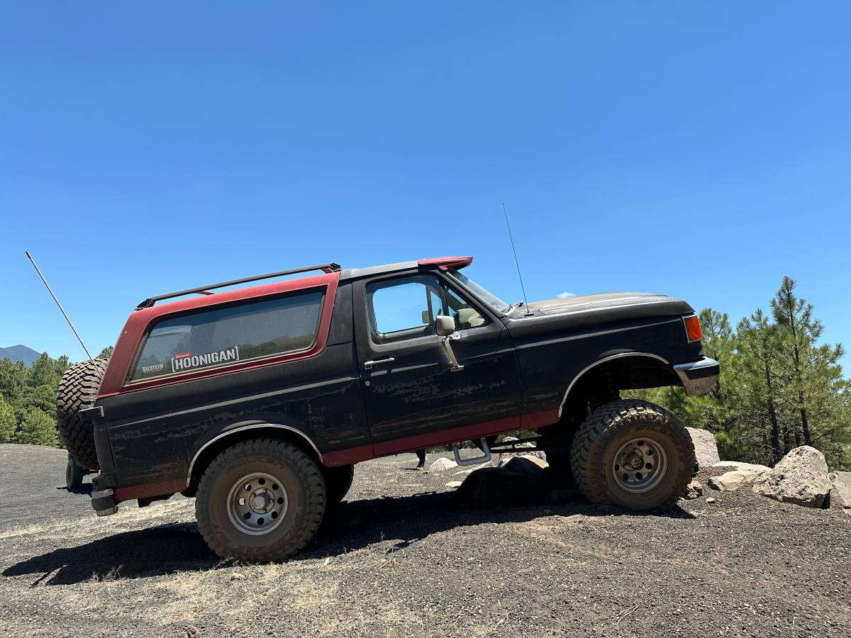 Ford-bronco-1988-black-6