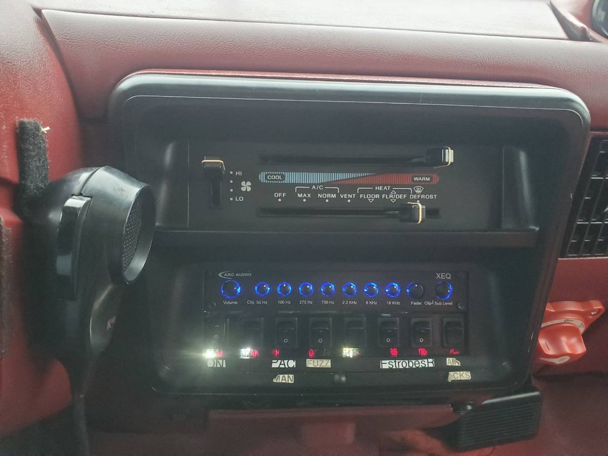 Ford-bronco-1989-121