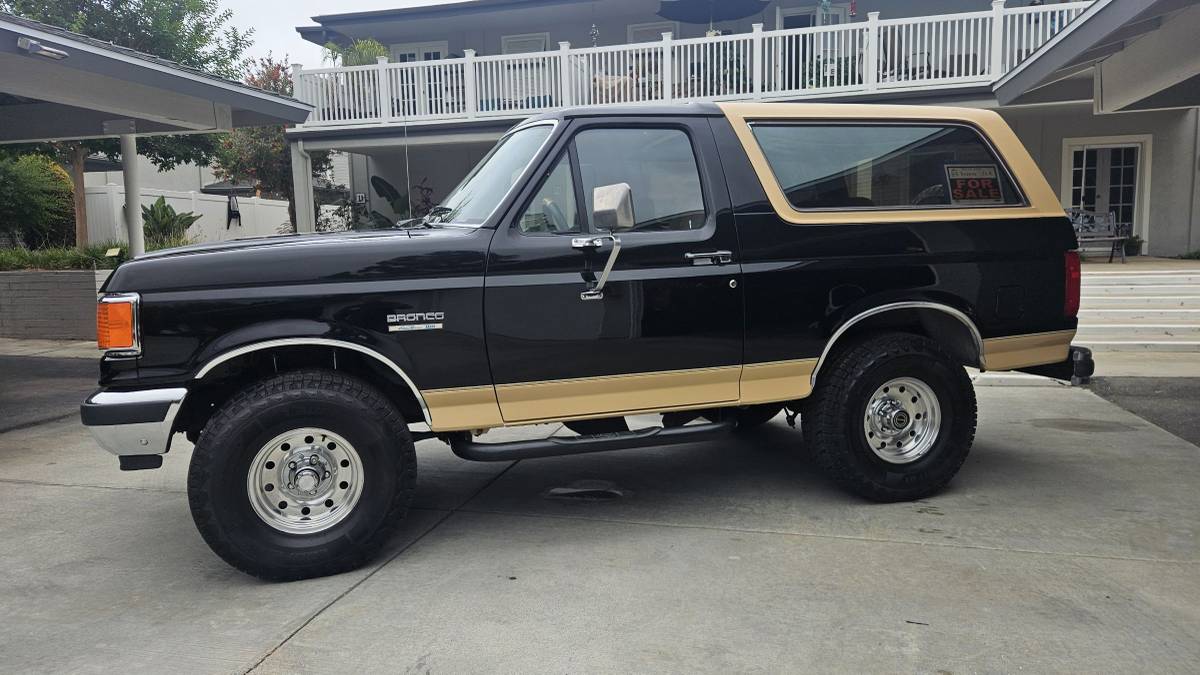 Ford-bronco-1989-black-1