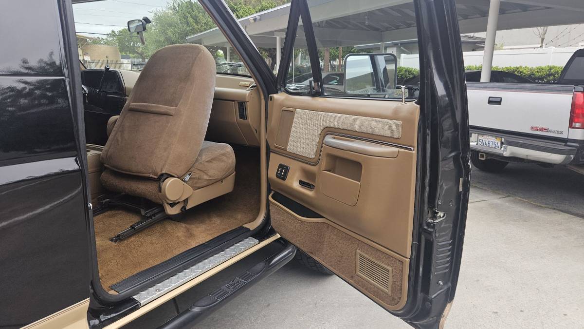Ford-bronco-1989-black-17