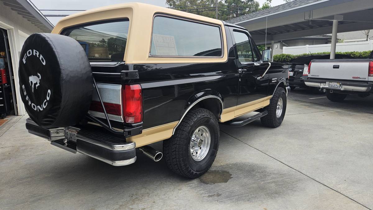Ford-bronco-1989-black-3