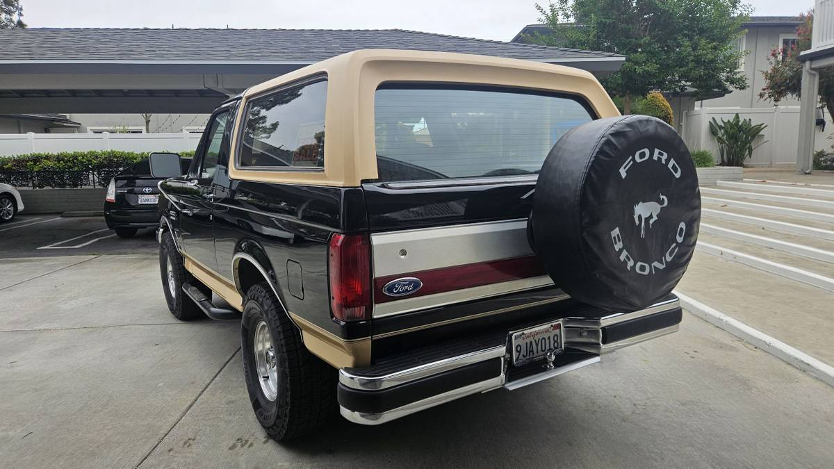 Ford-bronco-1989-black-4