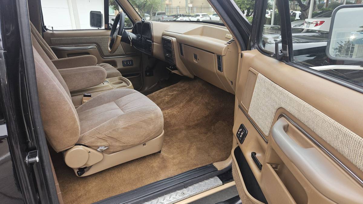 Ford-bronco-1989-black-8