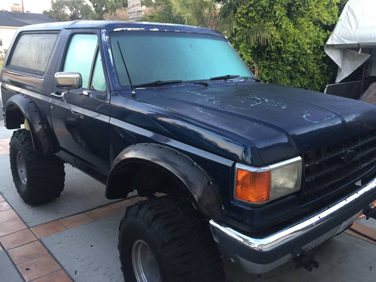 Ford-bronco-1989-blue-1